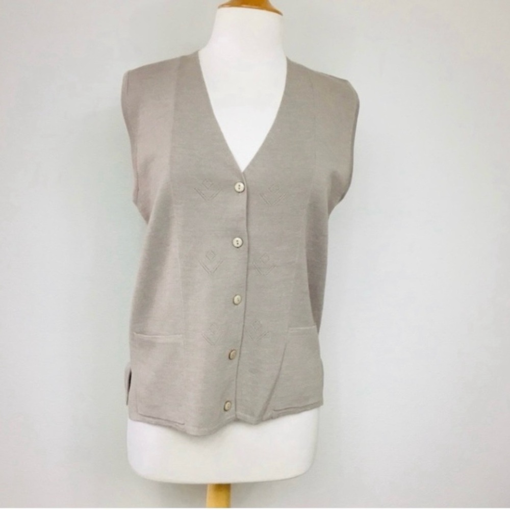Vintage E&M Womens Taupe Lightweight Knit V Neck Sleeveless Sweater Size Medium